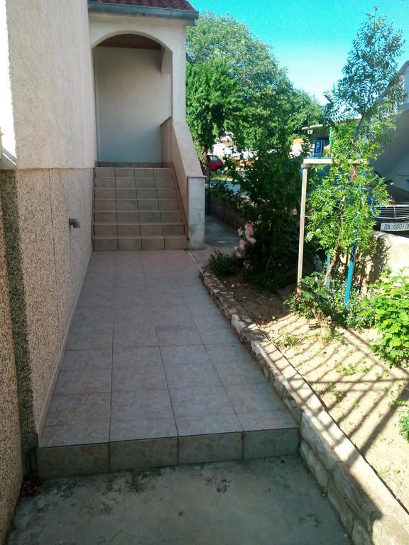 Apartmani Kapitanovic Biograd Na Moru Exterior foto