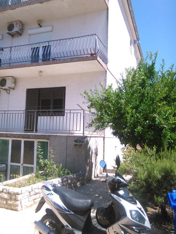 Apartmani Kapitanovic Biograd Na Moru Exterior foto