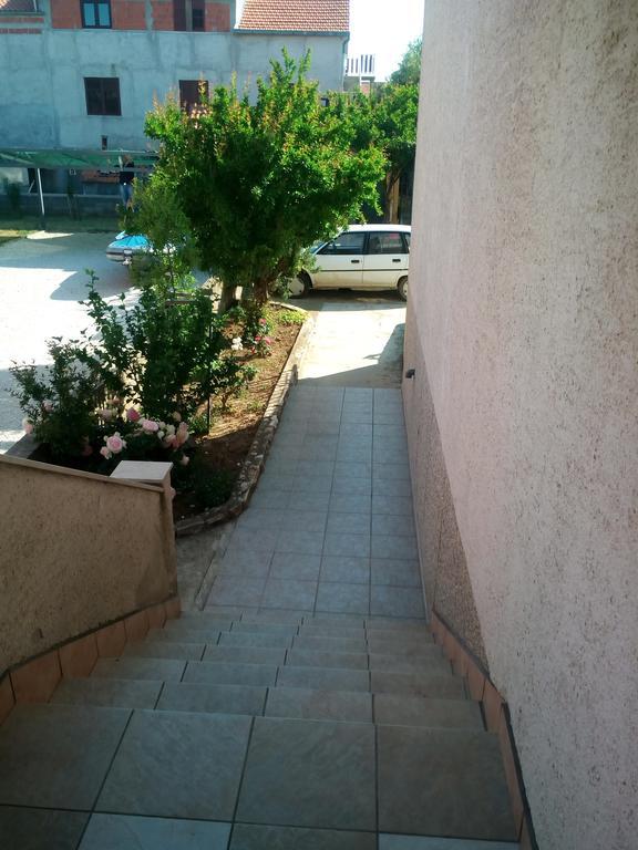 Apartmani Kapitanovic Biograd Na Moru Exterior foto